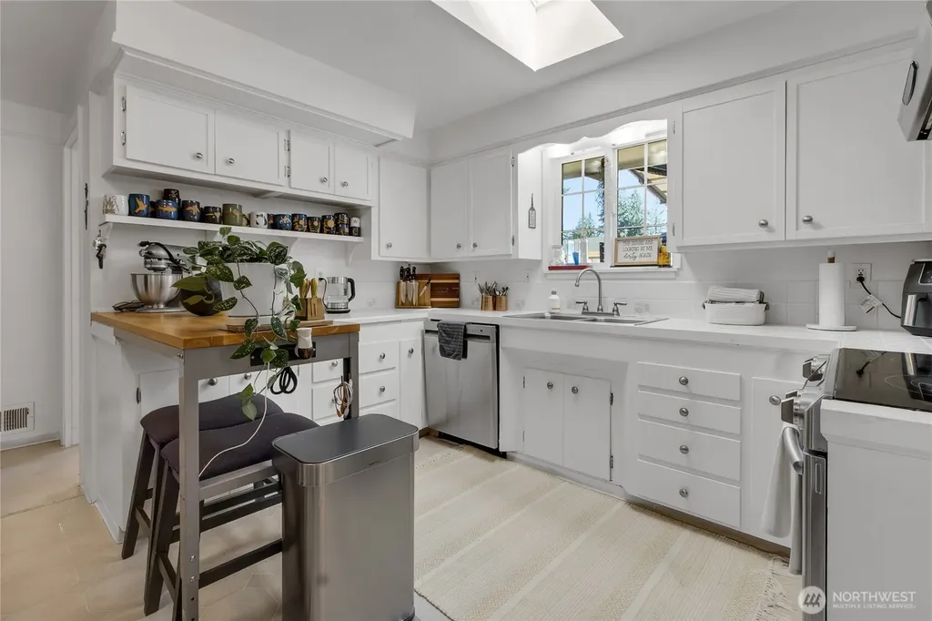 7913 Westshore Dr Drive SW Lakewood WA 98498