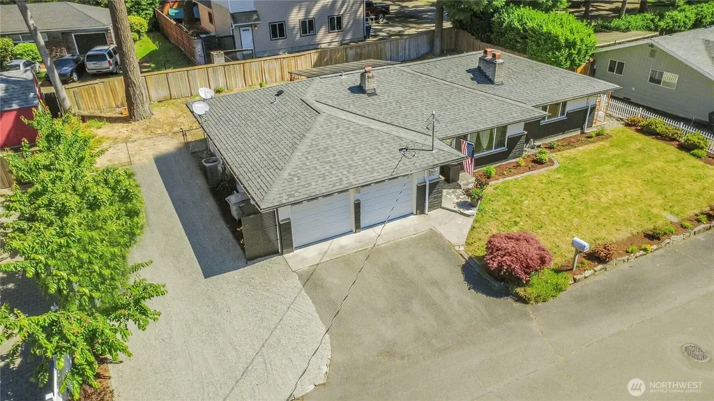 7913 Westshore Dr Drive SW Lakewood WA 98498