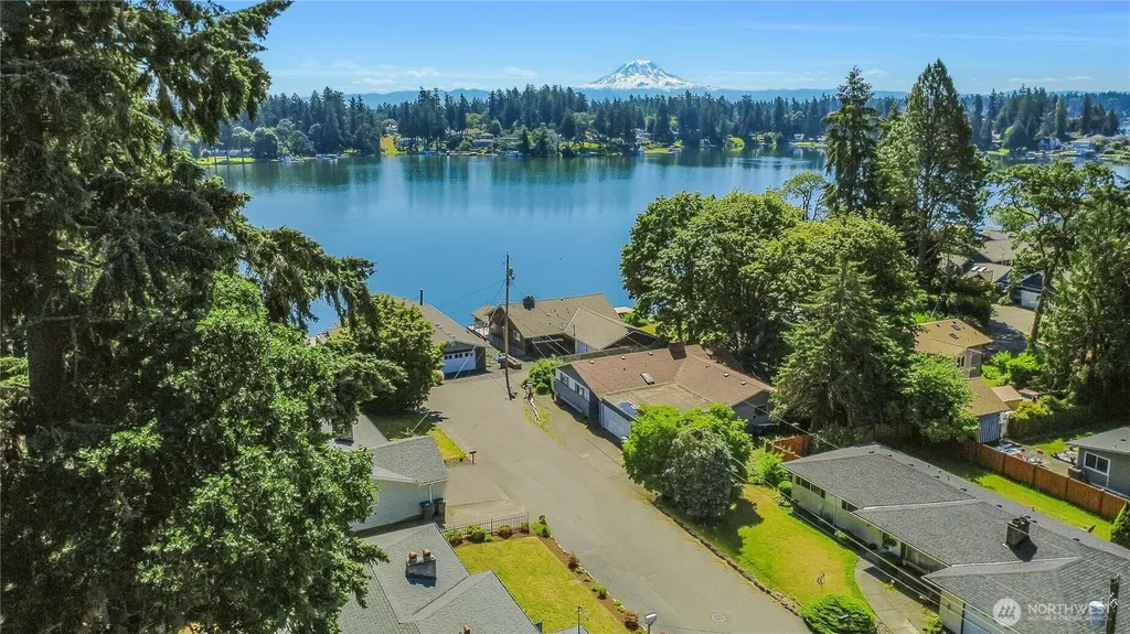 7913 Westshore Dr Drive SW Lakewood WA 98498