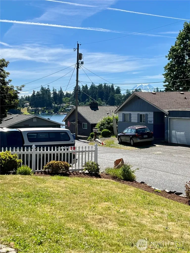 7913 Westshore Dr Drive SW Lakewood WA 98498