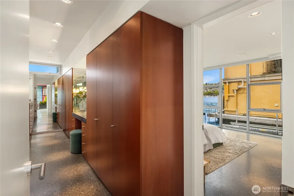 2369 Fairview Avenue E Seattle WA 98102