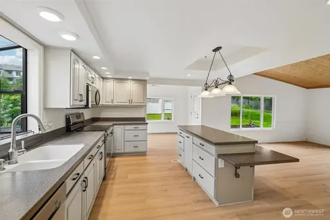219 105th Avenue E Edgewood WA 98372