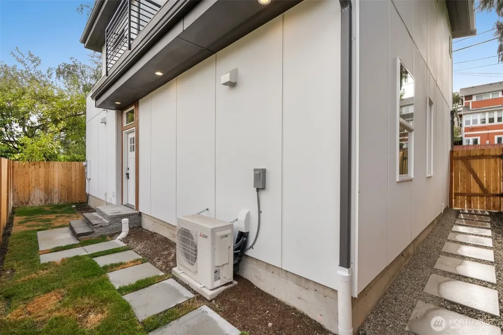 4413 50th Avenue SW Seattle WA 98116