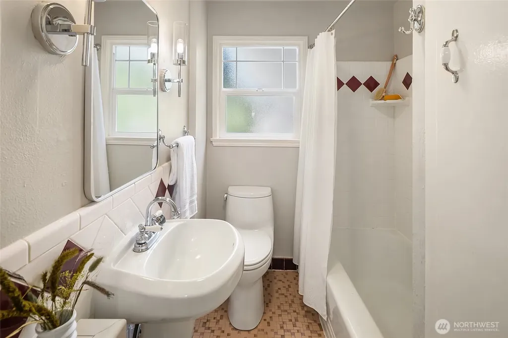 11535 40th Avenue NE Seattle WA 98125