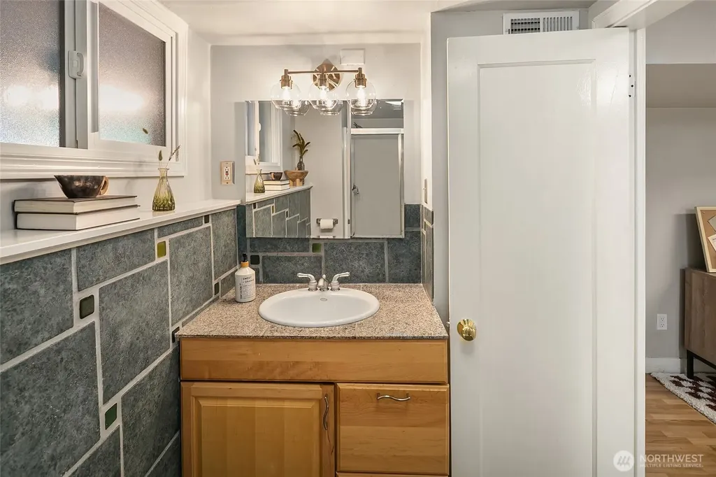 11535 40th Avenue NE Seattle WA 98125