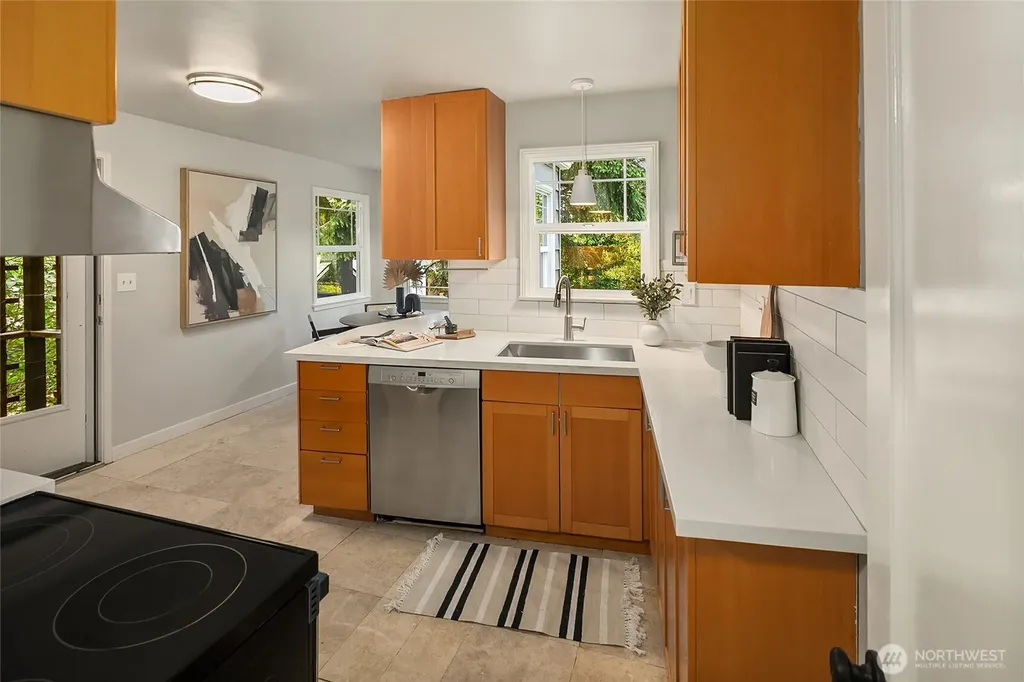 11535 40th Avenue NE Seattle WA 98125