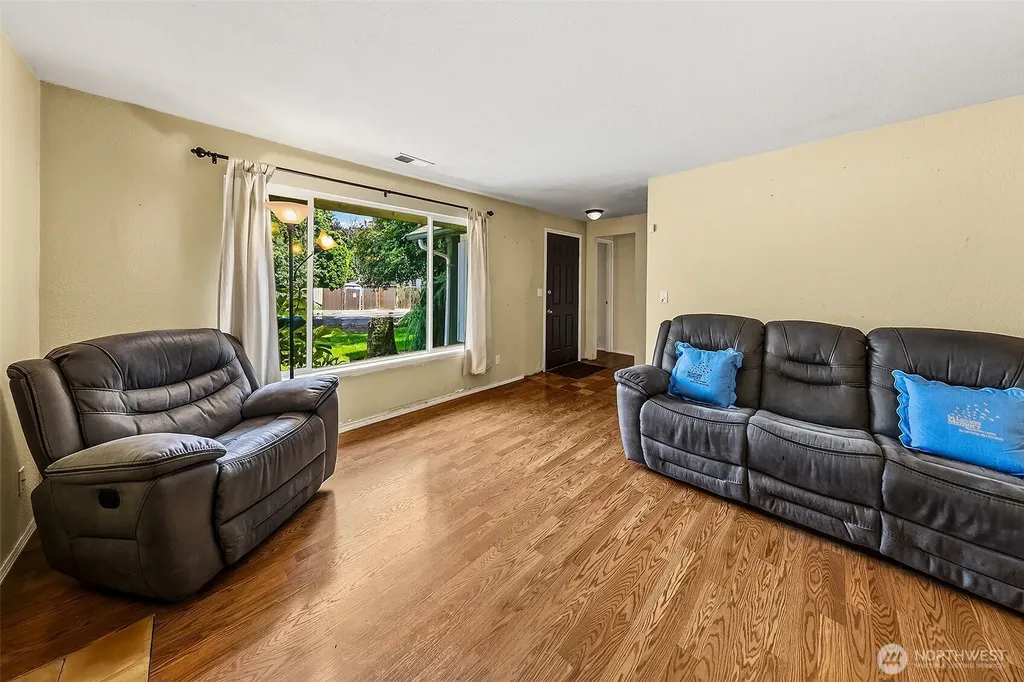 35011 27th Avenue SW Federal Way WA 98023