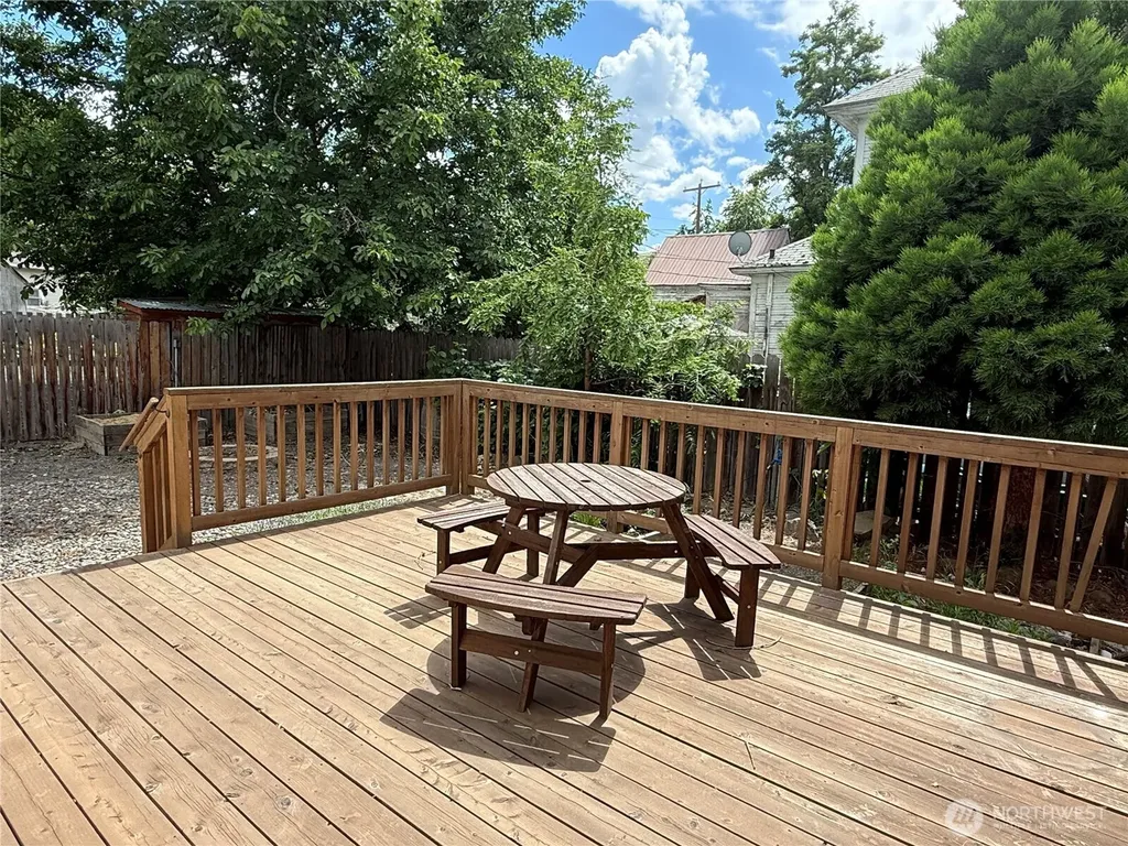 416 E Spring Street Dayton WA 99328