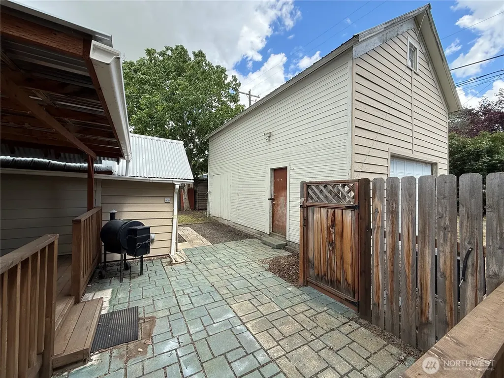 416 E Spring Street Dayton WA 99328
