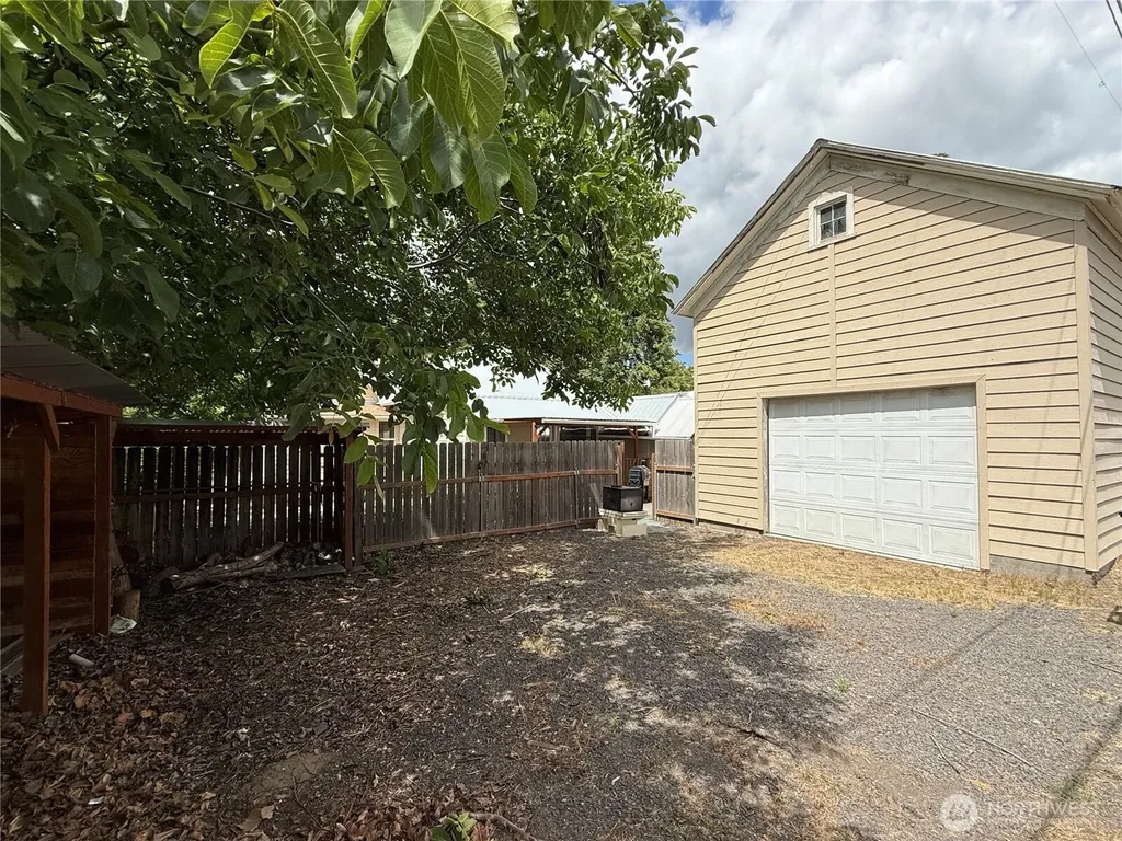 416 E Spring Street Dayton WA 99328
