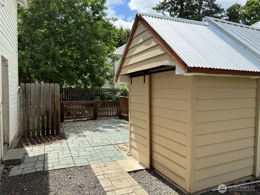 416 E Spring Street Dayton WA 99328