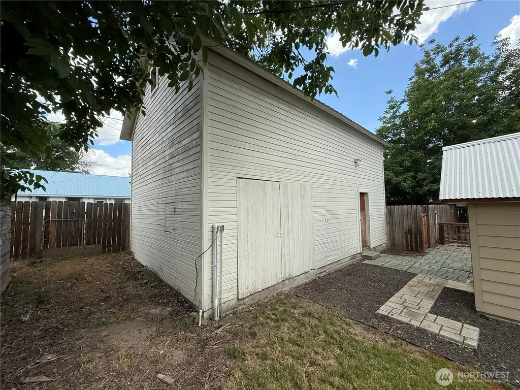 416 E Spring Street Dayton WA 99328