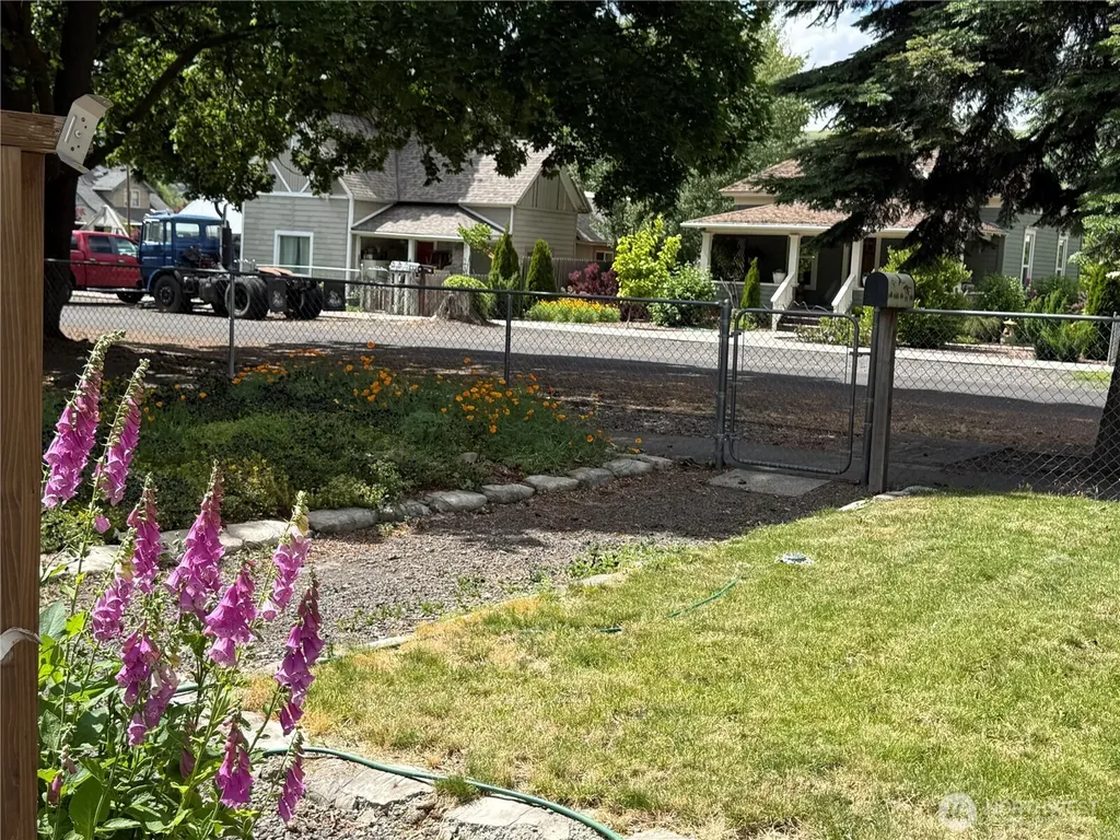 416 E Spring Street Dayton WA 99328