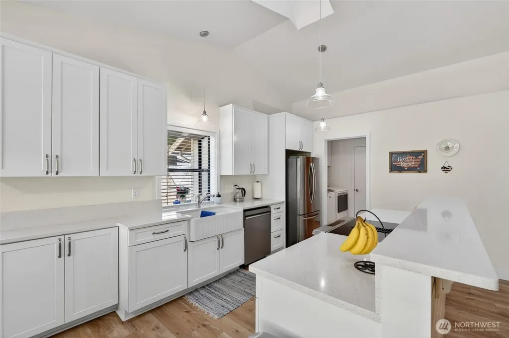 533 6th Court Fox Island WA 98333