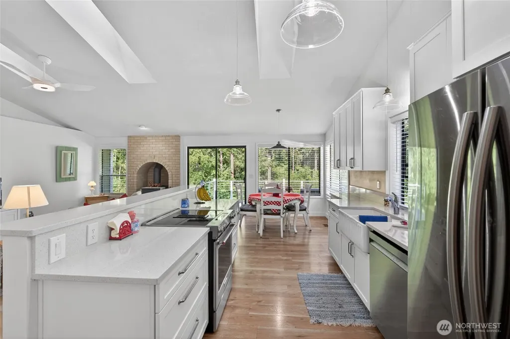 533 6th Court Fox Island WA 98333