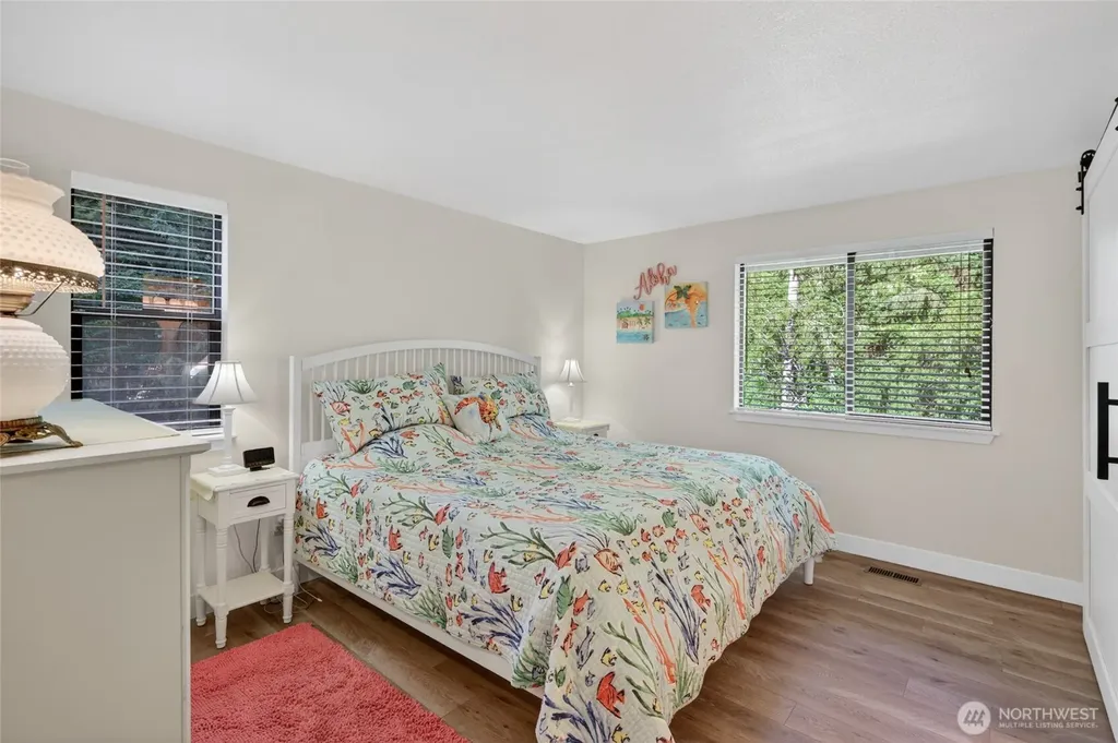 533 6th Court Fox Island WA 98333