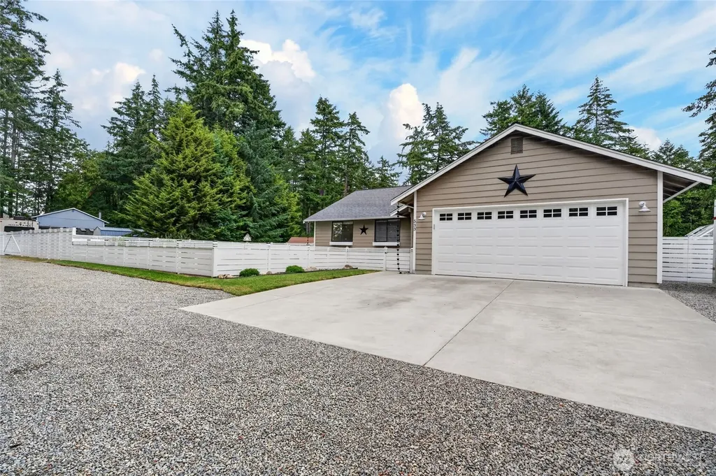 533 6th Court Fox Island WA 98333
