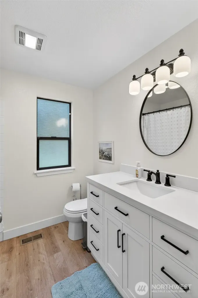 533 6th Court Fox Island WA 98333
