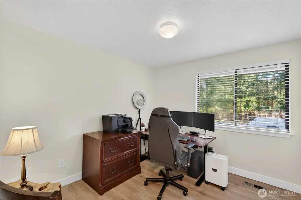 533 6th Court Fox Island WA 98333
