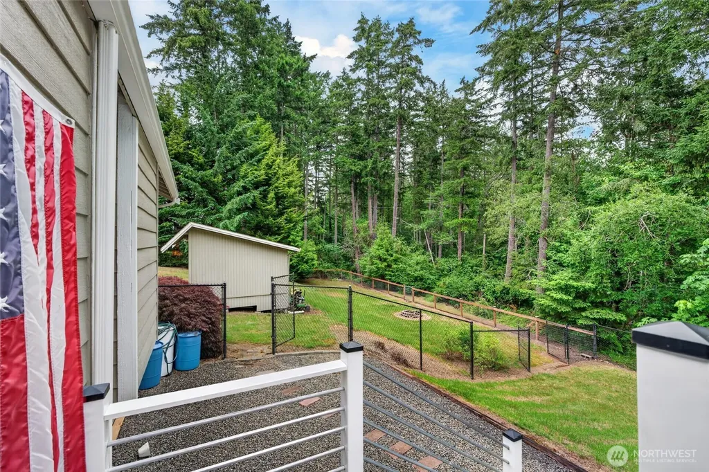 533 6th Court Fox Island WA 98333