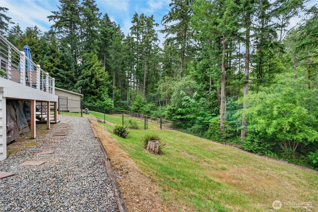 533 6th Court Fox Island WA 98333