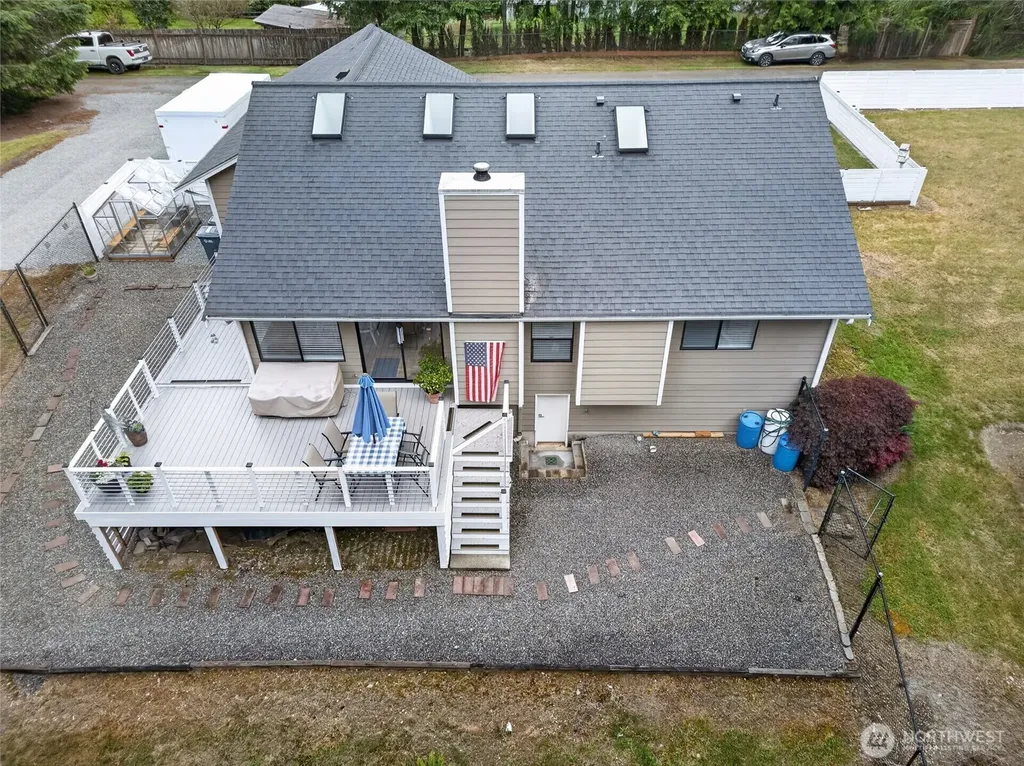 533 6th Court Fox Island WA 98333