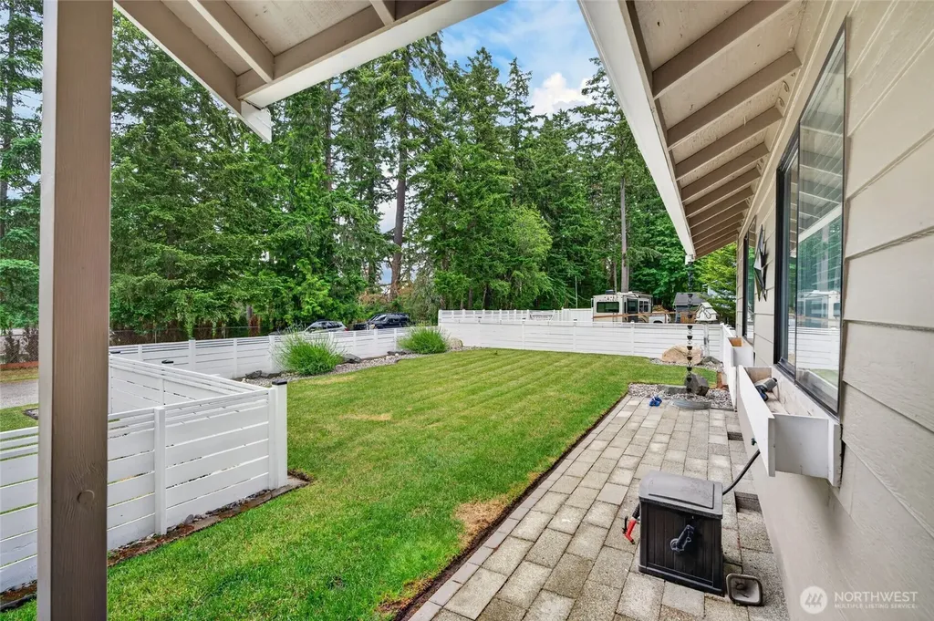 533 6th Court Fox Island WA 98333