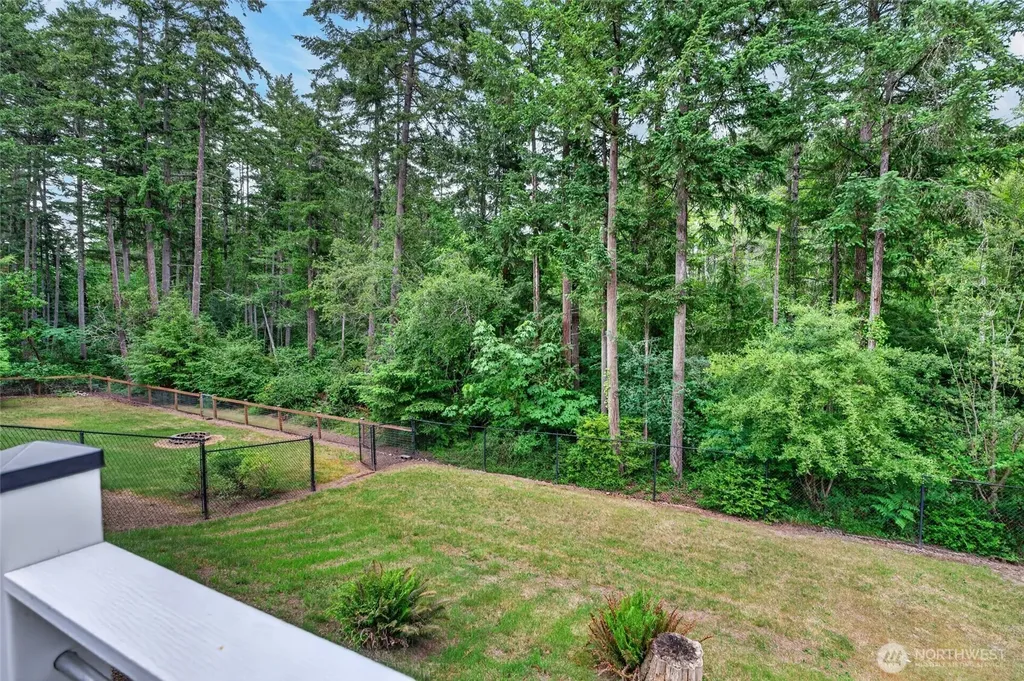 533 6th Court Fox Island WA 98333