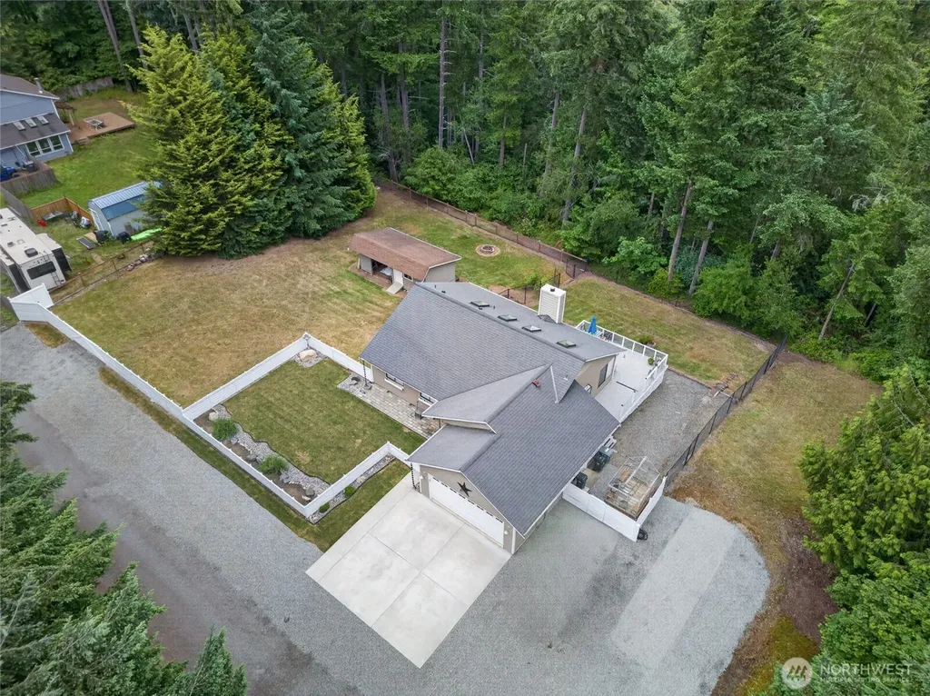 533 6th Court Fox Island WA 98333