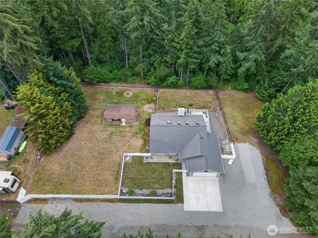 533 6th Court Fox Island WA 98333