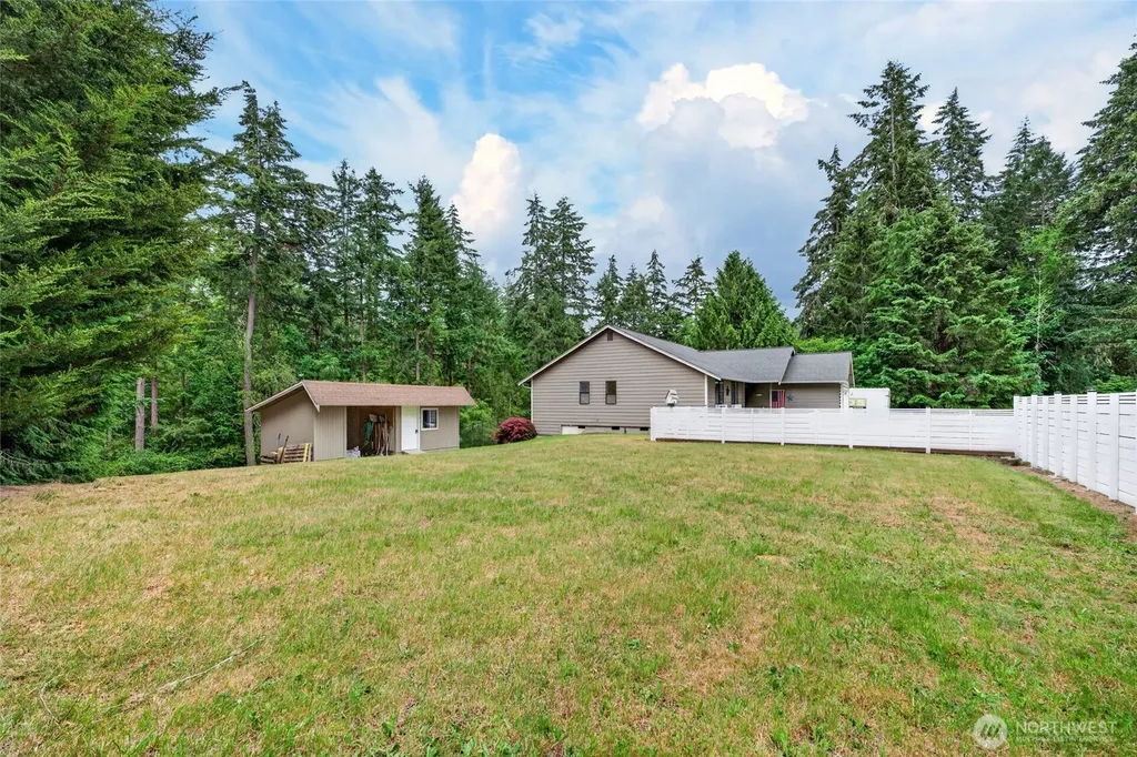 533 6th Court Fox Island WA 98333