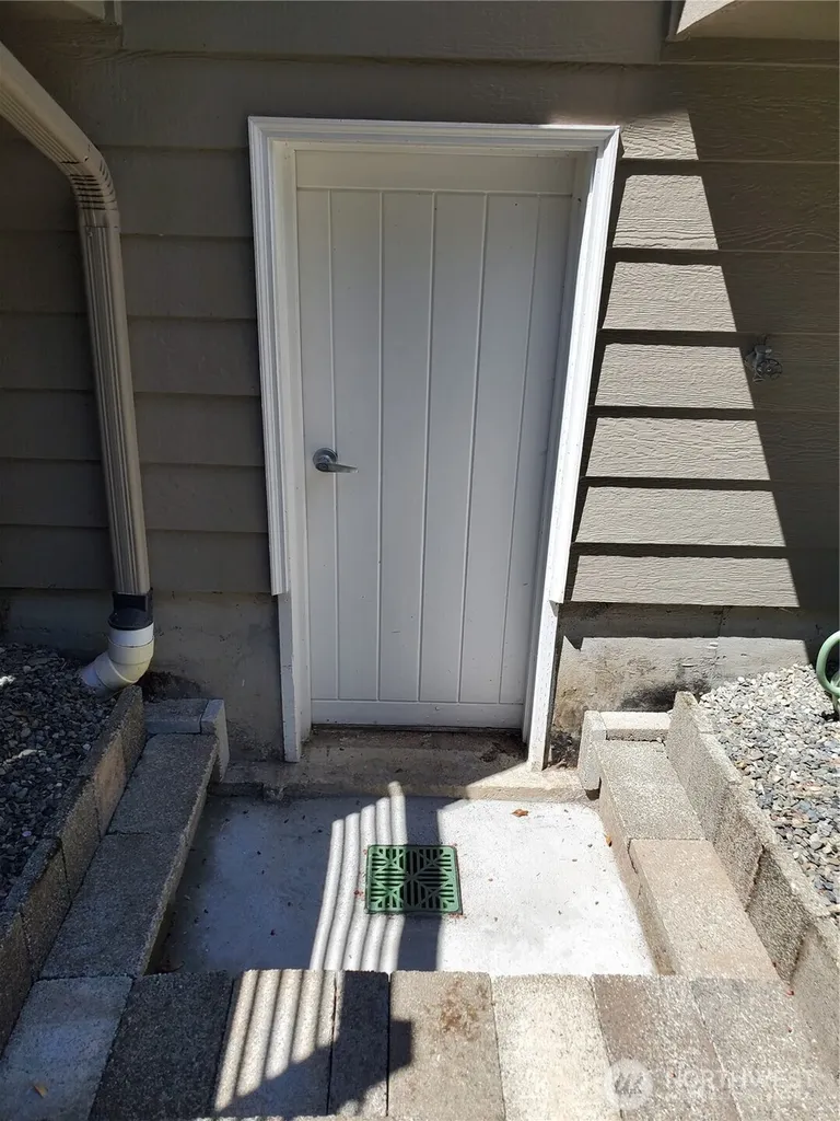533 6th Court Fox Island WA 98333