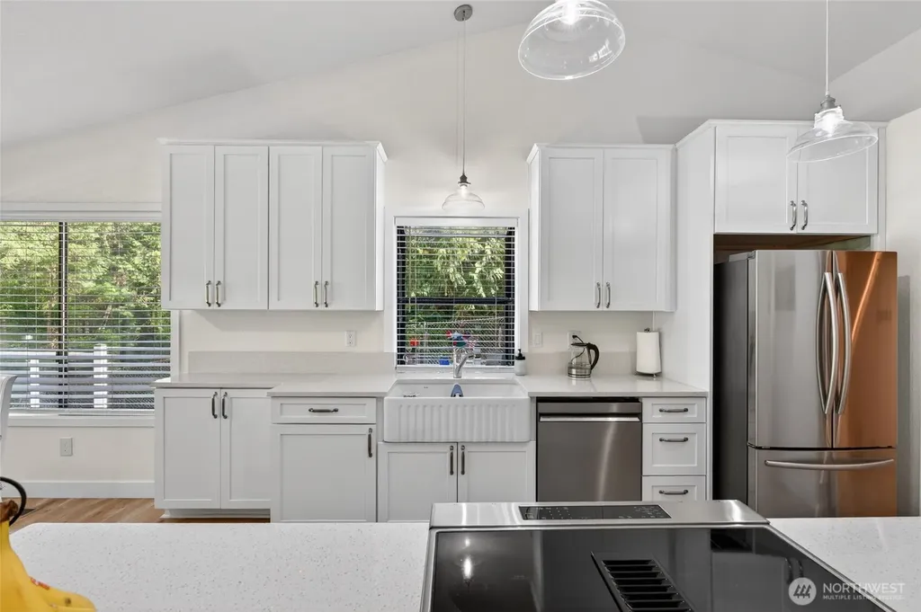 533 6th Court Fox Island WA 98333