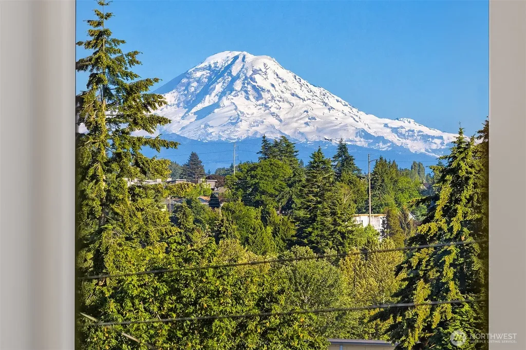 2768 SW Holden Street Seattle WA 98126