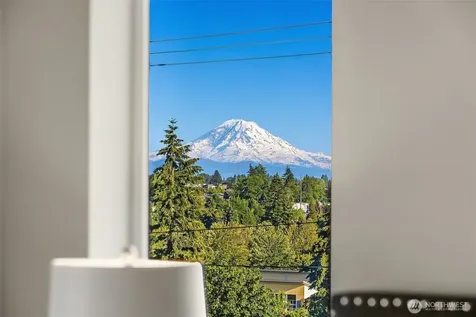 2768 SW Holden Street Seattle WA 98126