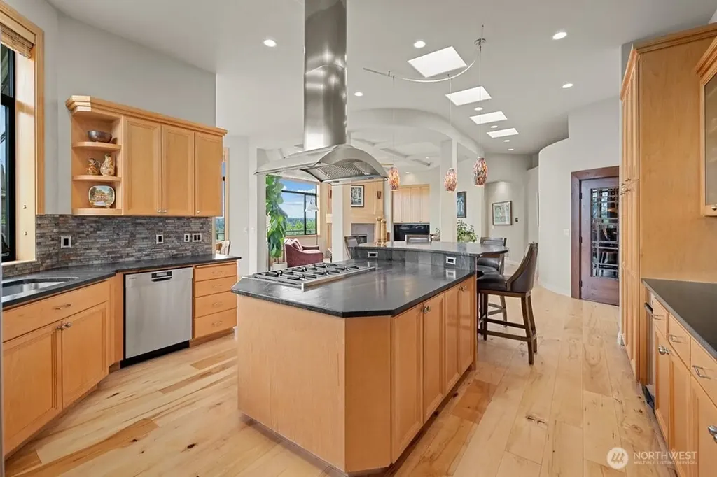 7619 115th Place NE Kirkland WA 98033