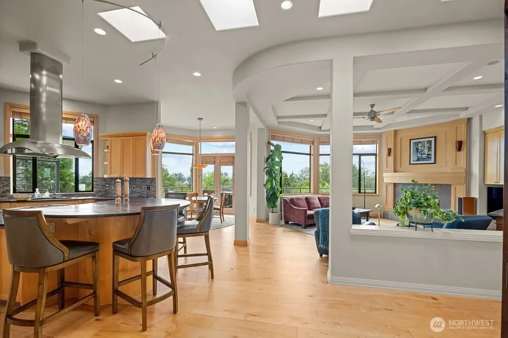 7619 115th Place NE Kirkland WA 98033