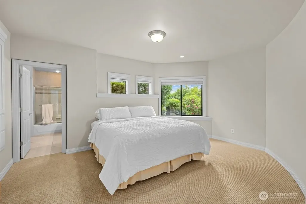 7619 115th Place NE Kirkland WA 98033