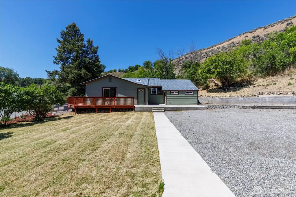 410 W Bartlett Street Omak WA 98841