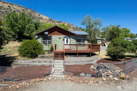 410 W Bartlett Street Omak WA 98841