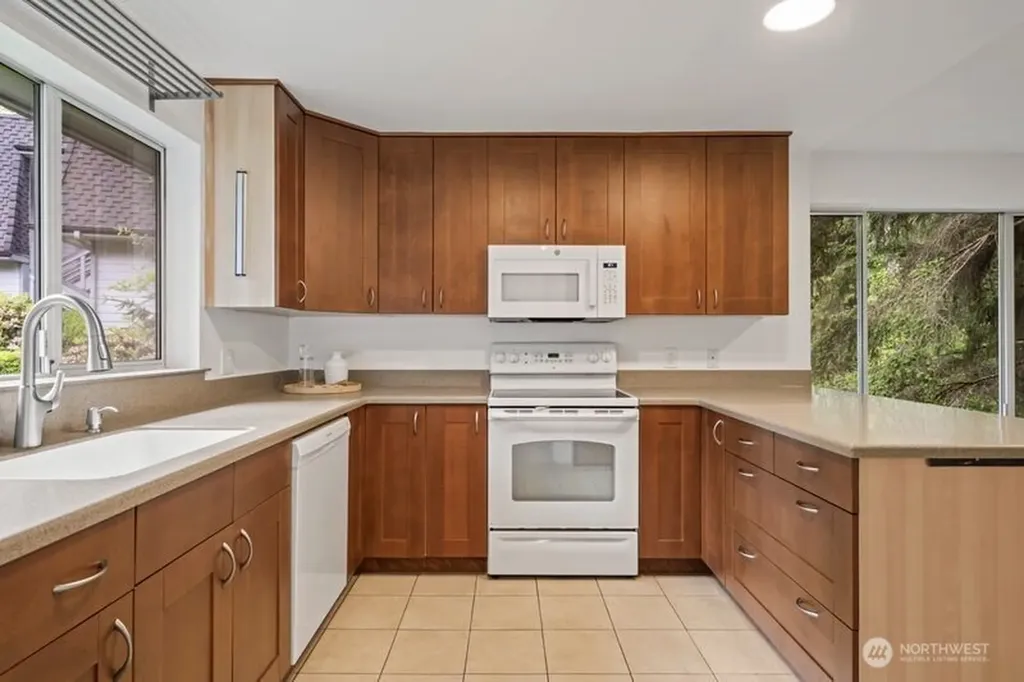 9912 NE 142 Place Kirkland WA 98034