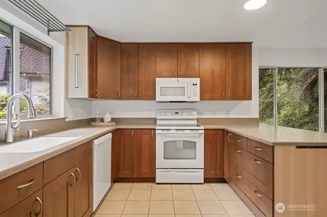 9912 NE 142 Place Kirkland WA 98034