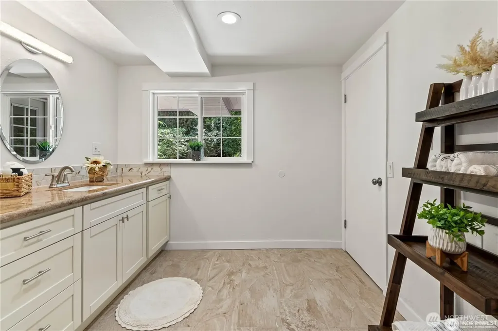 2749 Parkway Drive W University Place WA 98466
