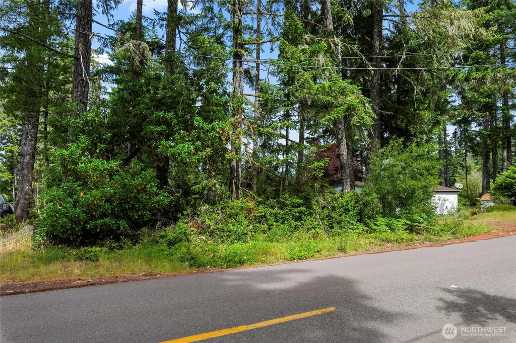 1870 E Trails End Drive Belfair WA 98528