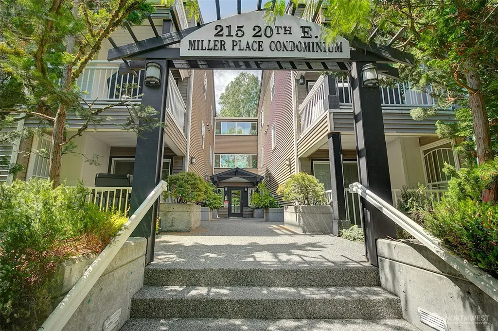 215 20th Avenue E Seattle WA 98112