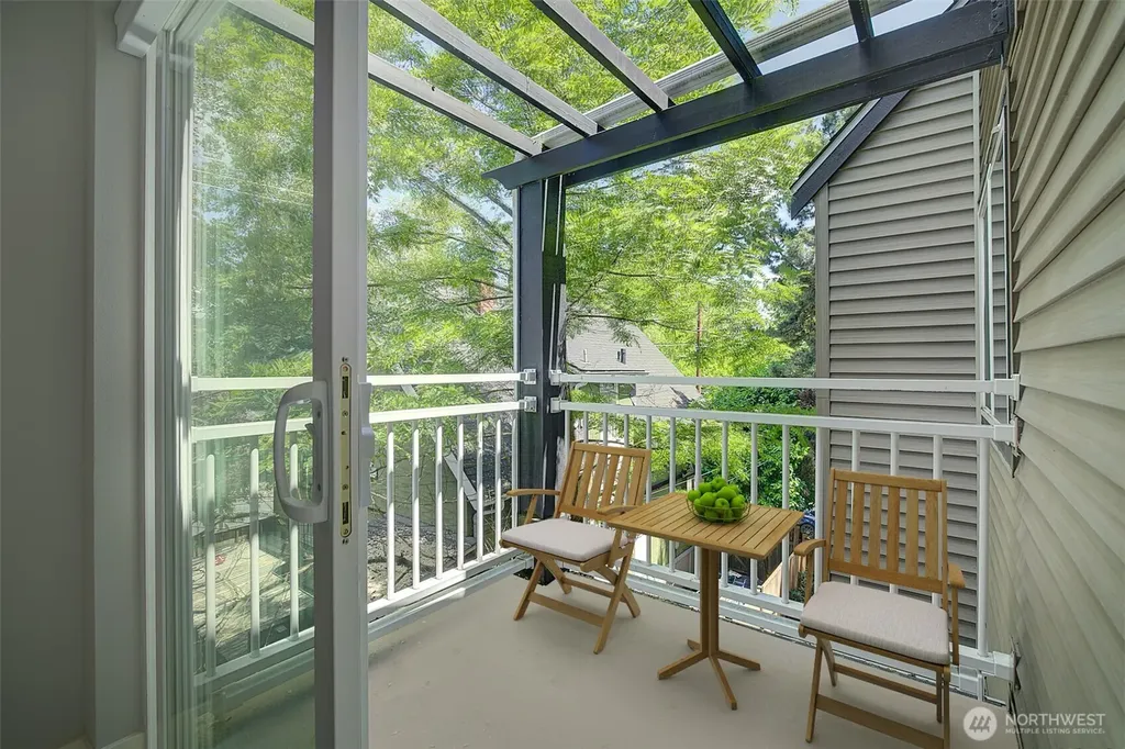 215 20th Avenue E Seattle WA 98112