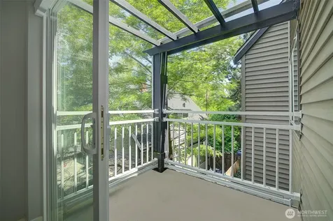 215 20th Avenue E Seattle WA 98112