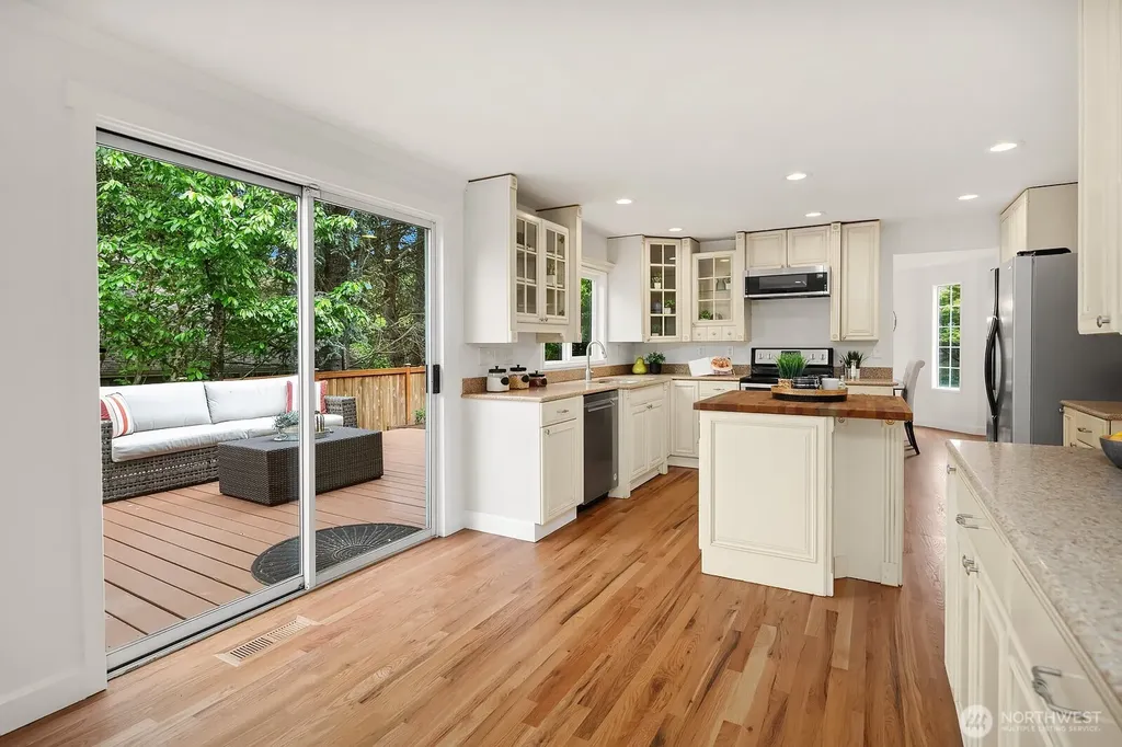 24544 SE 43rd Place Sammamish WA 98029