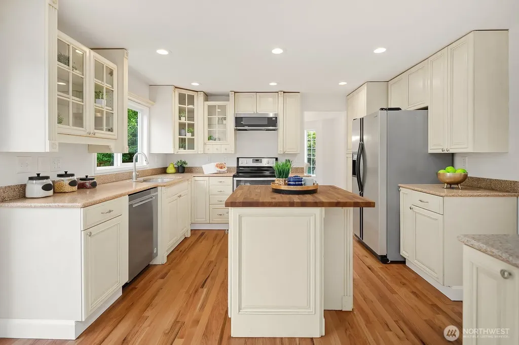 24544 SE 43rd Place Sammamish WA 98029