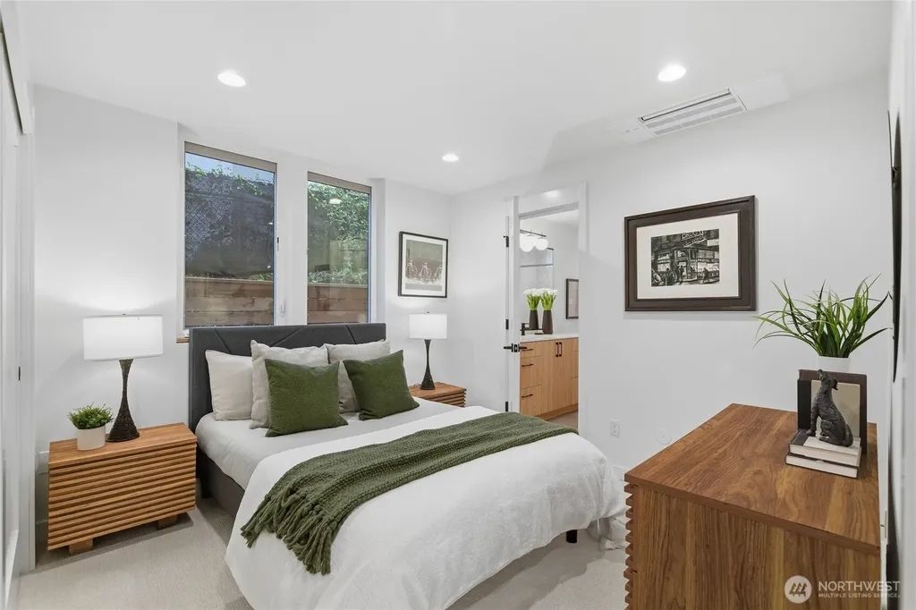 3646 Greenwood Avenue N Seattle WA 98103